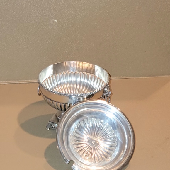 VINTAGE ENGLISH SILVER PLATED TUREEN 6X7" W/ LIONS HEAD HANDLES - Picture 5 of 13